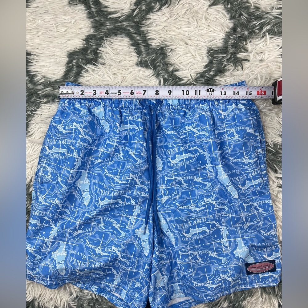 Vineyard Vines Men's Swim Trunks Size Medium Blue White Whales - Picture 6 of 11